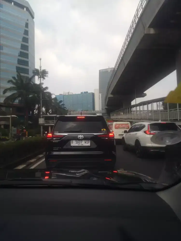 Jasa Supir Harian dan Kursus Mengemudi Private.