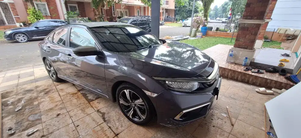Driver rumah wanita nginap