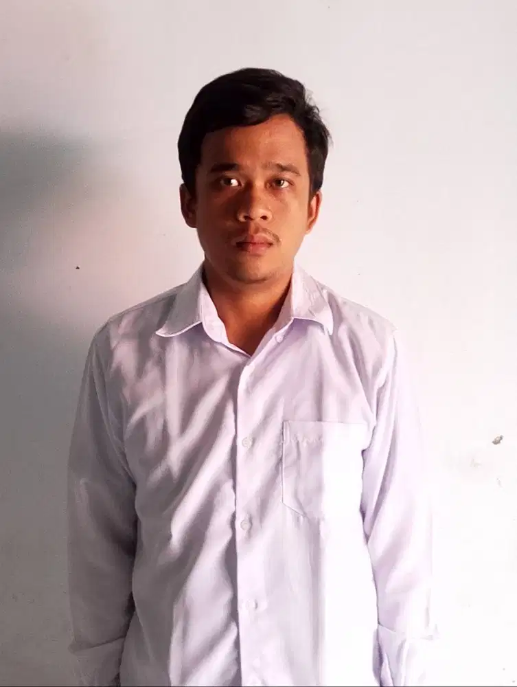 Mencari pekerjaan yang halal di bidang perkantoran ataupun bidang pend