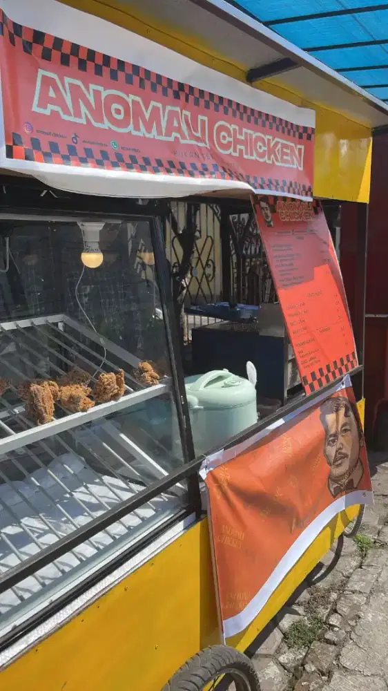 Jaga stand makanan (langsung kerja)