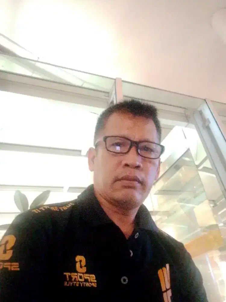 mencari lowongan supir pribadi.