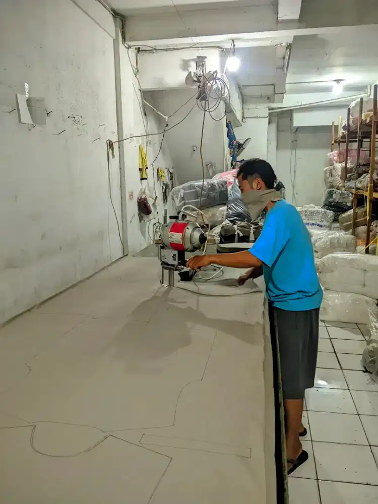 Mencari pekerjaan cating bahan
