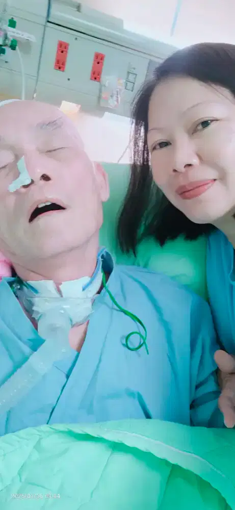 Caregiver / perawat lansia & pasien dirumah sakit