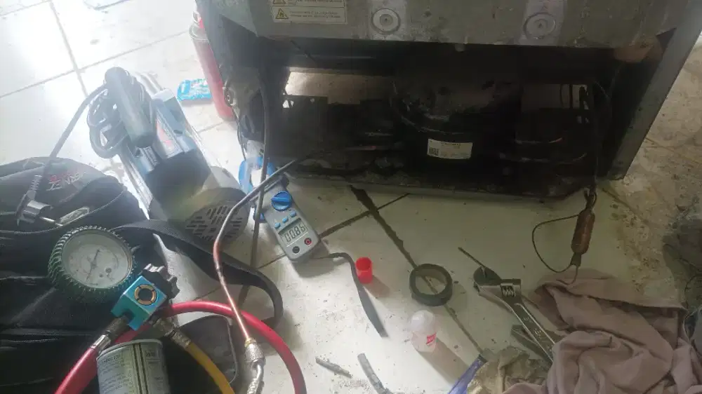 SERVIS KULKAS PANGGILAN BERGARANSI