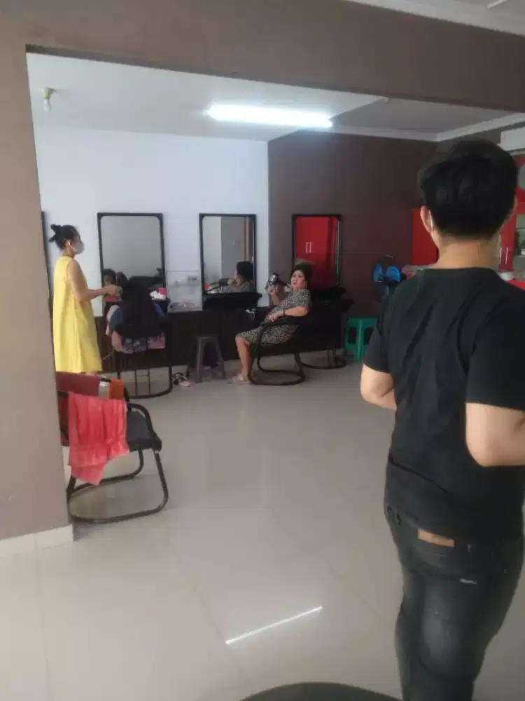 Lowongan kerja di salon yg bisa menipedi kutek berpengalaman salon