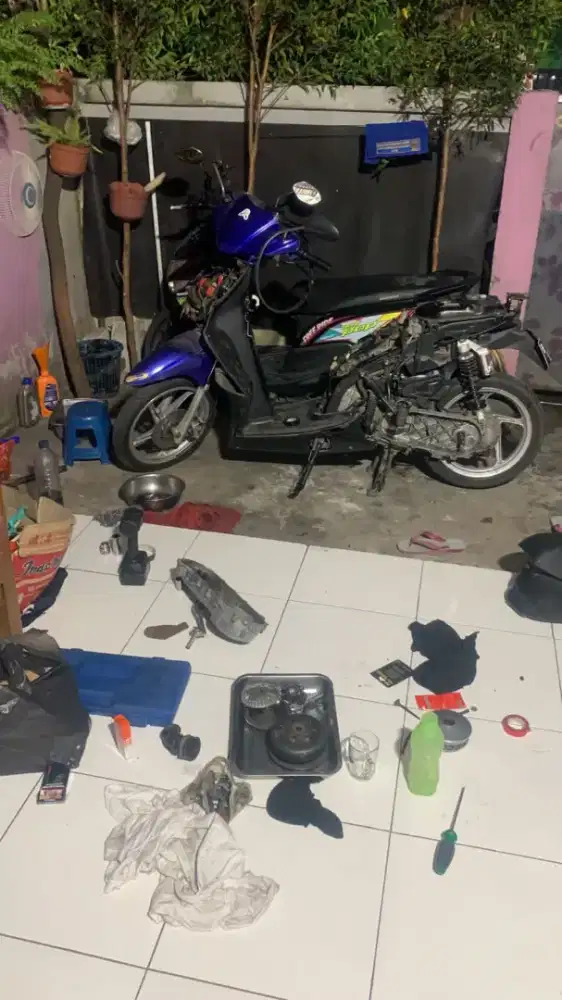 TERIMA JASA SERVIS MOTOR PANGGILAN (MEKANIK 6 TAHUN PENGALAMAN)