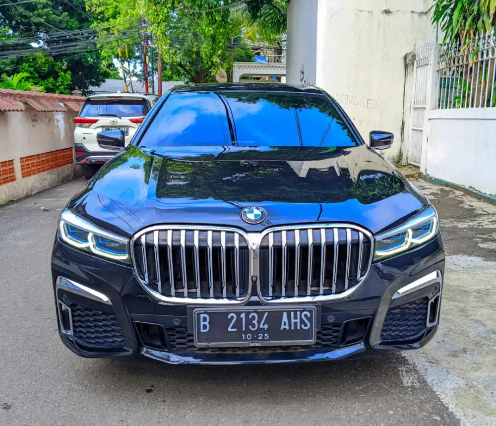 Rental mobil premium lepas kunci dan driver