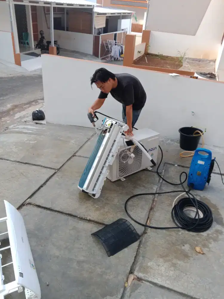 Perbaikan Ac, pasang, cuci, kulkas, freezer showcase M cuci (service)