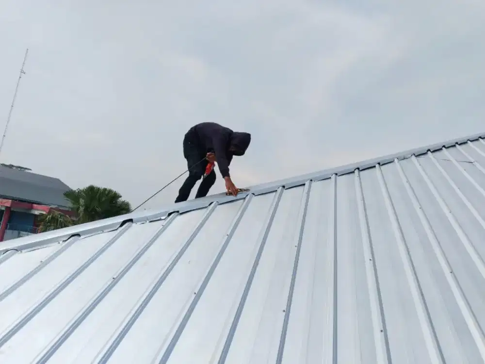 TUKANG BANGUNAN PERBAIKAN ATAP BOCOR RENOVASI DINDING DAK REMBES