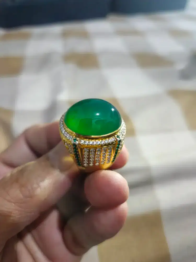 Lowongan Karyawati Pecinta Batu Bacan