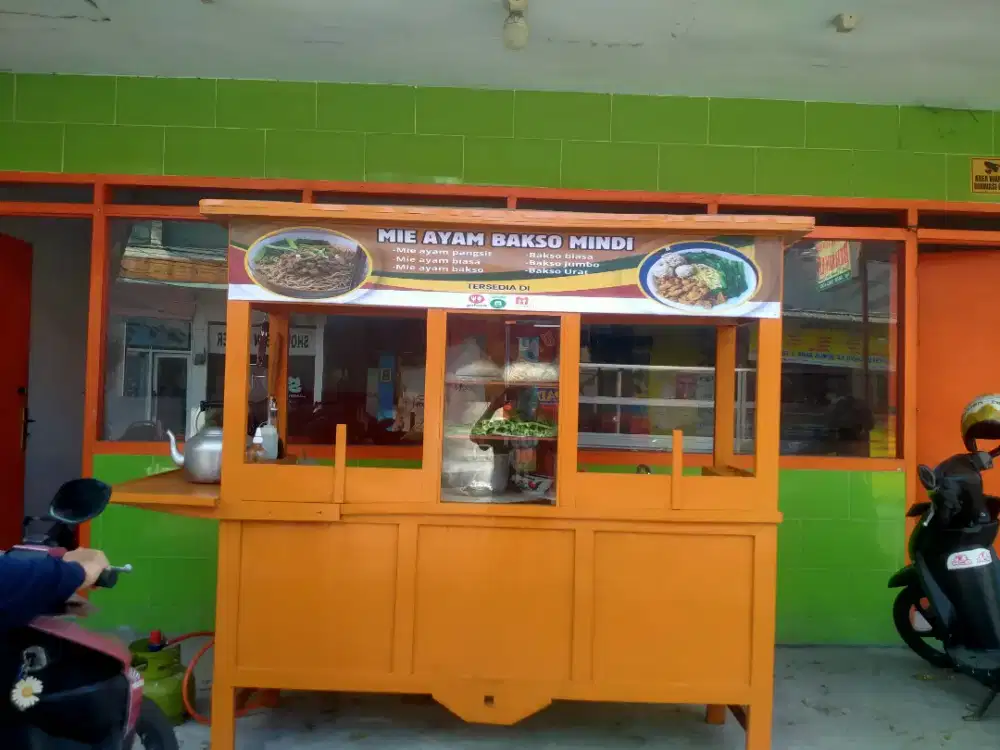 Cari pelayan mie ayam
