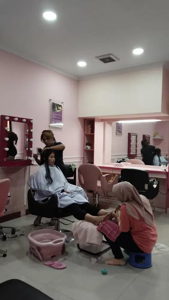Dibutuhkan cepat stylish salon dan beauty trapis salom khusus wanita