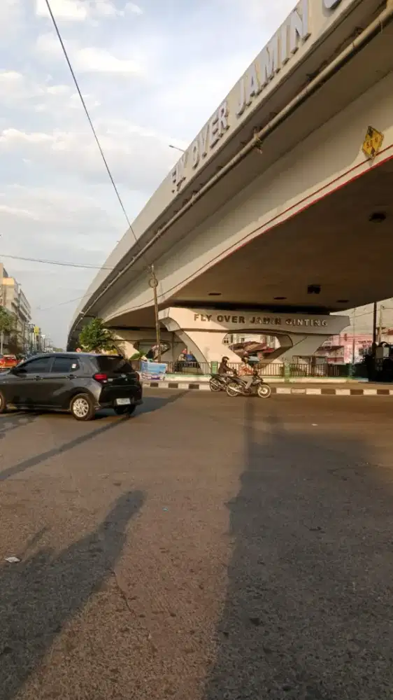 Saya menawarkan jasa pengantaran barang ataupun penumpang