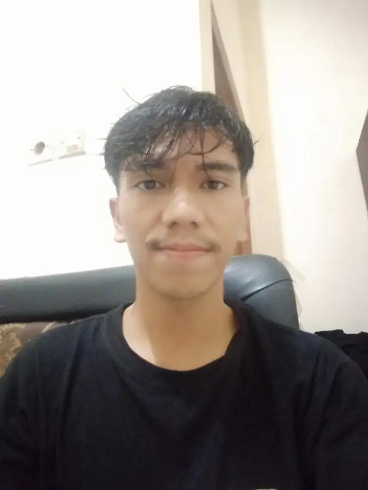 Penjaga Toko atau warkop