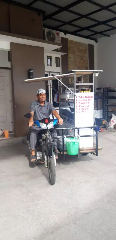 Jualan telor gulung dan cireng isi ayam suwir