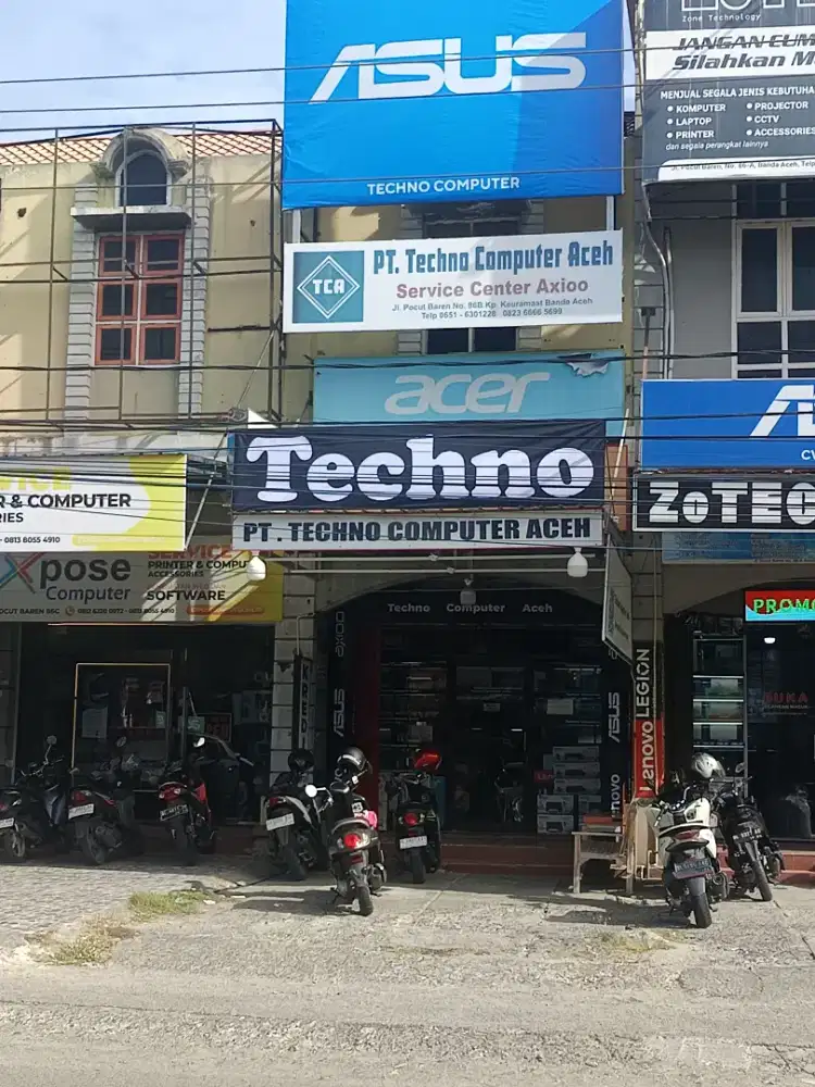 Pekerja wanita (customer service)