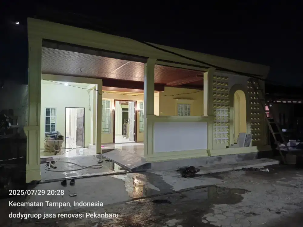 Tukang bangunan