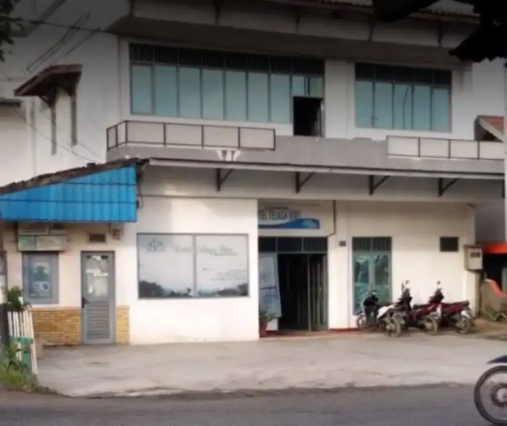 1 orang pria serabutan