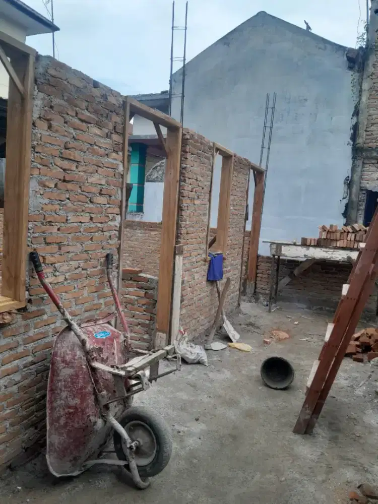 Pemborong atau tukang bangunan