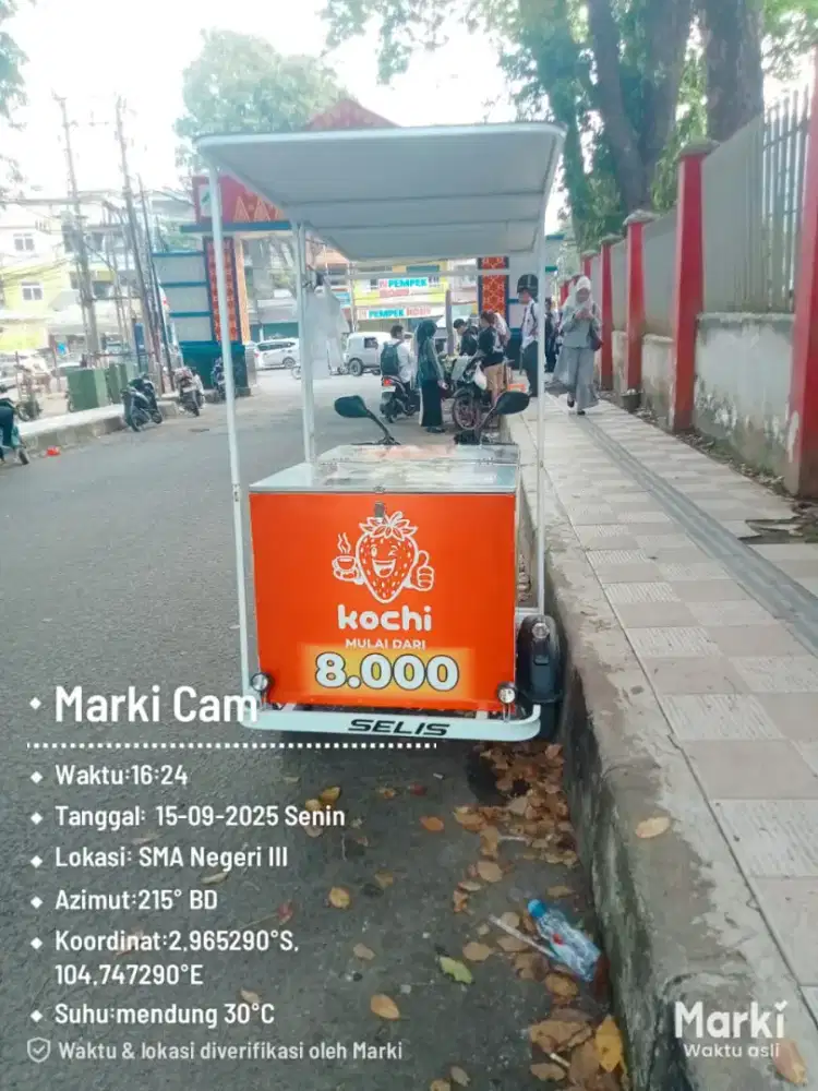 Jualan kopi pakai gerobak sepeda listrik keliling