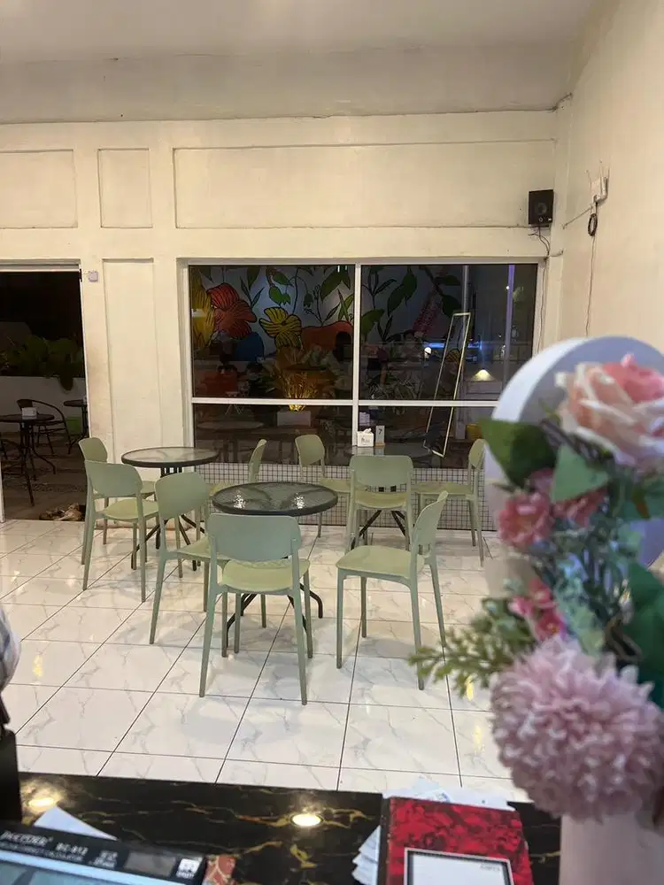 Dibutuhkan barista dan waiters