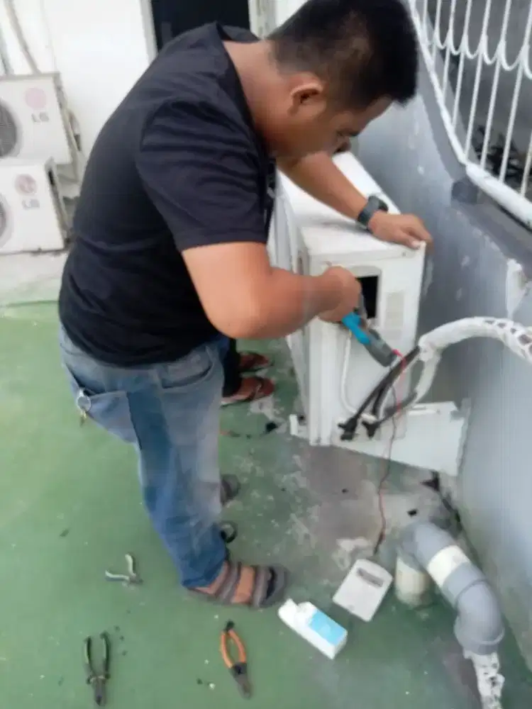 Service ac..pasang ac.. bongkar pasang ac.. isi dan tambah preon..
