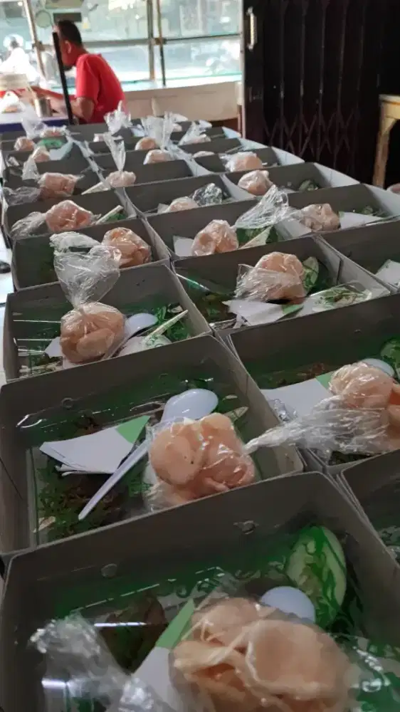 Pegawai cewek serabutan Di warung makan