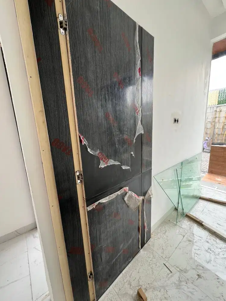 Di butuhkan tukang pintu