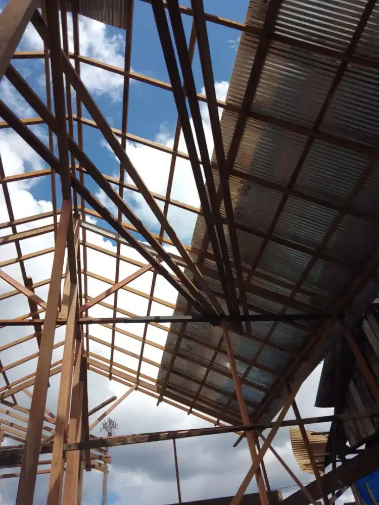 Tukang kayu mandiri