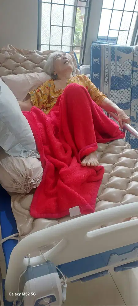 Dicari perawat orang tua yg sedang tidak bisa jalan