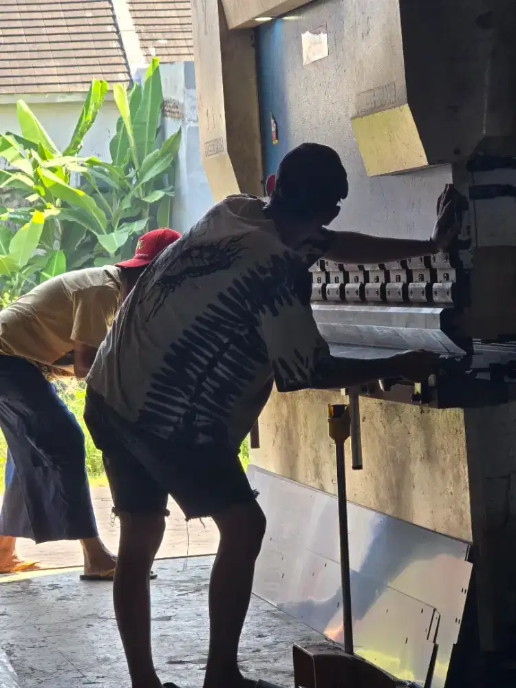 Dicari Tenaga  Bengkel Potong Tekuk Serta Teknis Lapangan