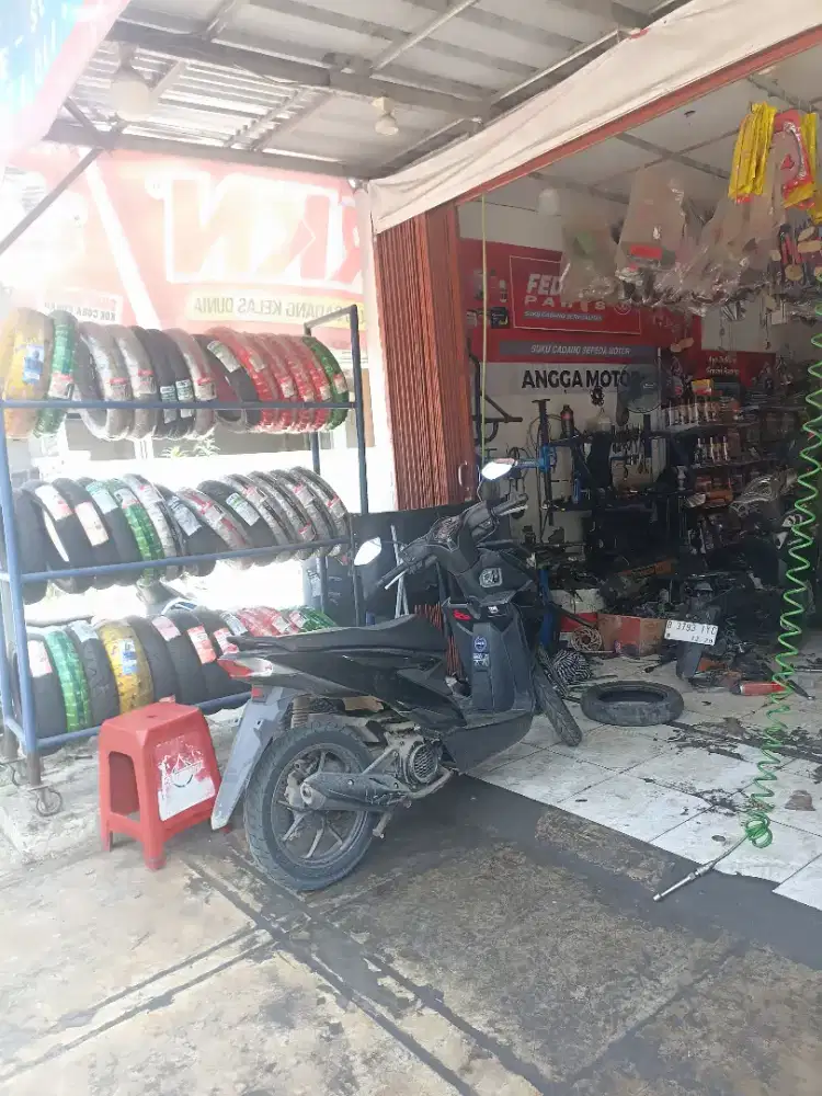 Mekanik Bengkel Motor