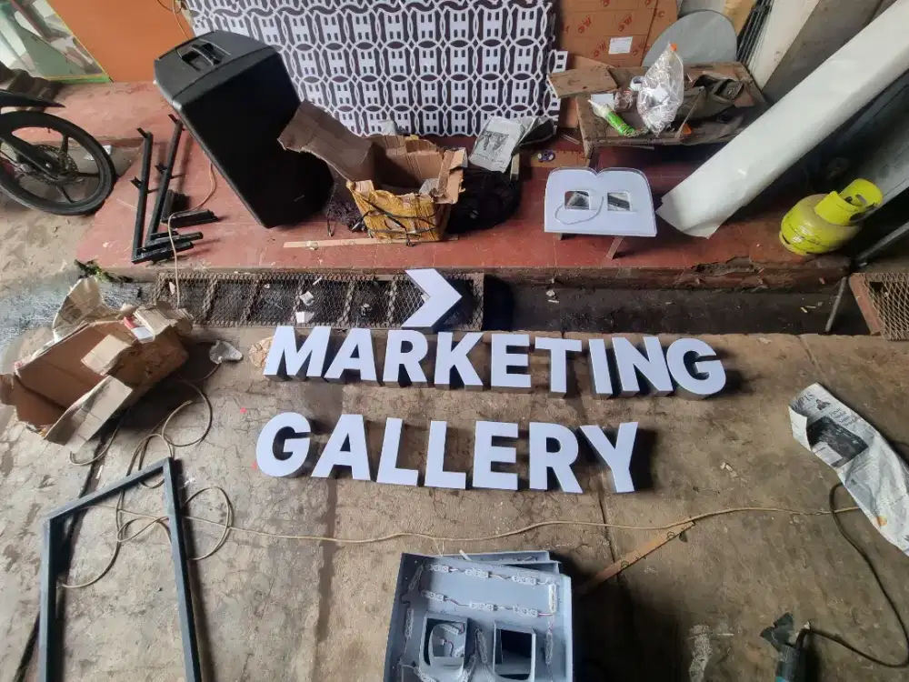 Butuh orang design/operator buat di bidang advertising