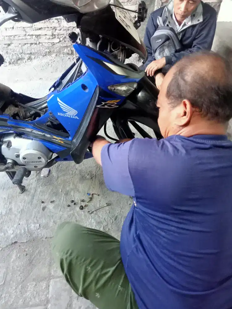 Jasa service motor dan mobil
