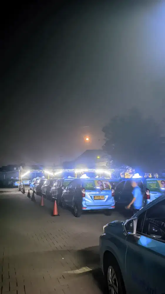 Supir Taksi Biru