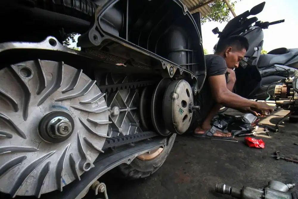 DiCARI KARYAWAN UNTUK BENGKEL MOTOR OPERASIONAL UMKM  JAHE MERAH
