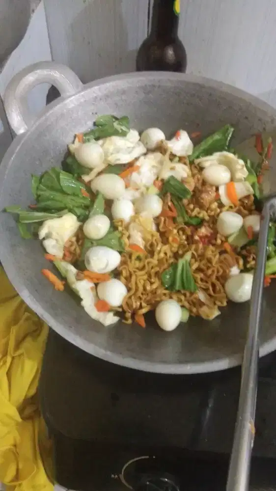 mencari loker,memasak,atau kantin