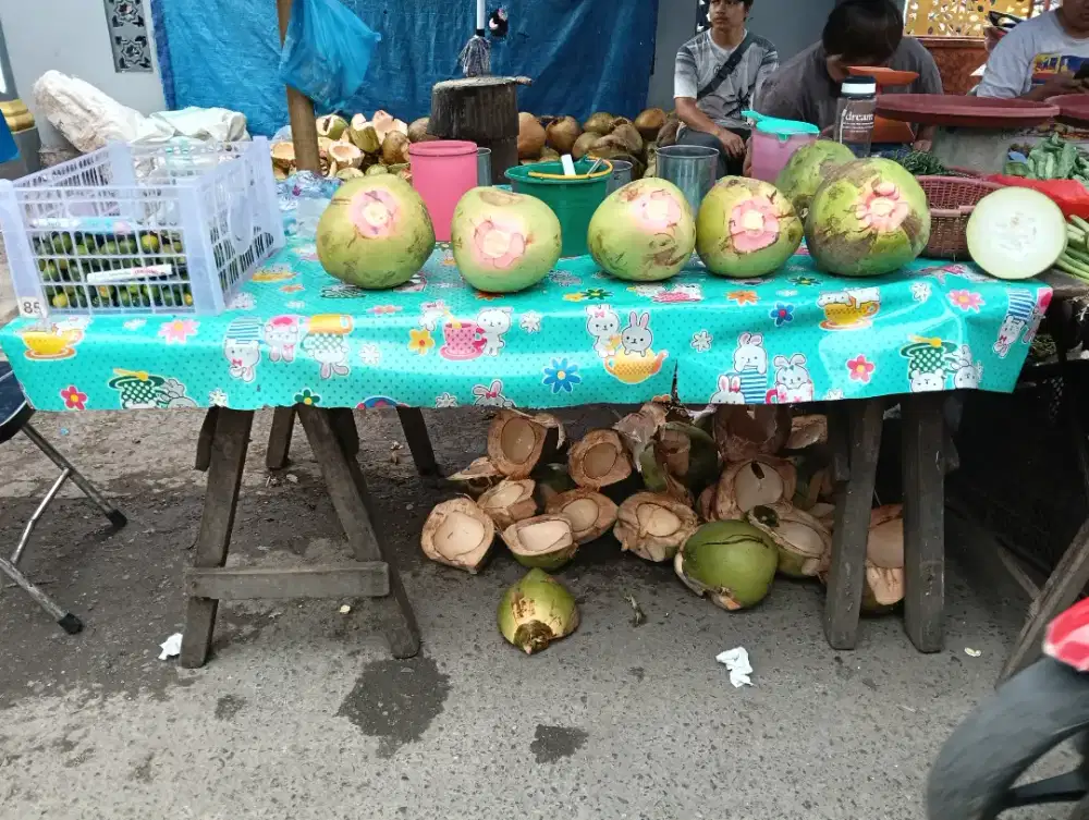 Dicari yg mahir jualan dan belah kelapa muda