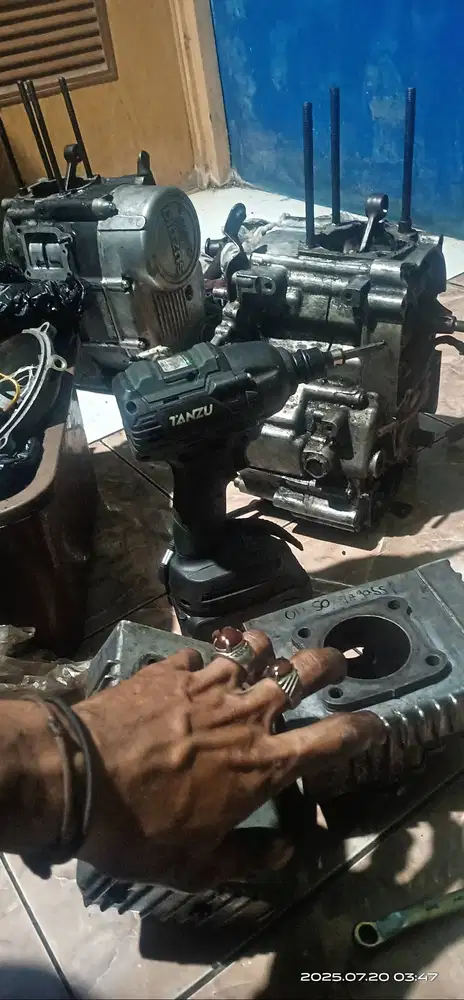 Servis motor a Jasa perbaikan sepedah motor