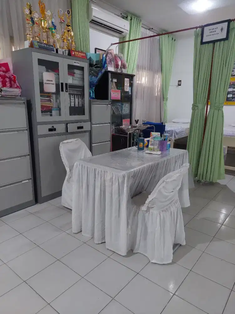 Dicari perawat wanita + administrasi UKS