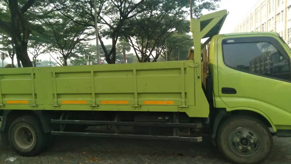 DIBUTUHKAN SUPIR ANGKUTAN BARANG ( TRUK)
