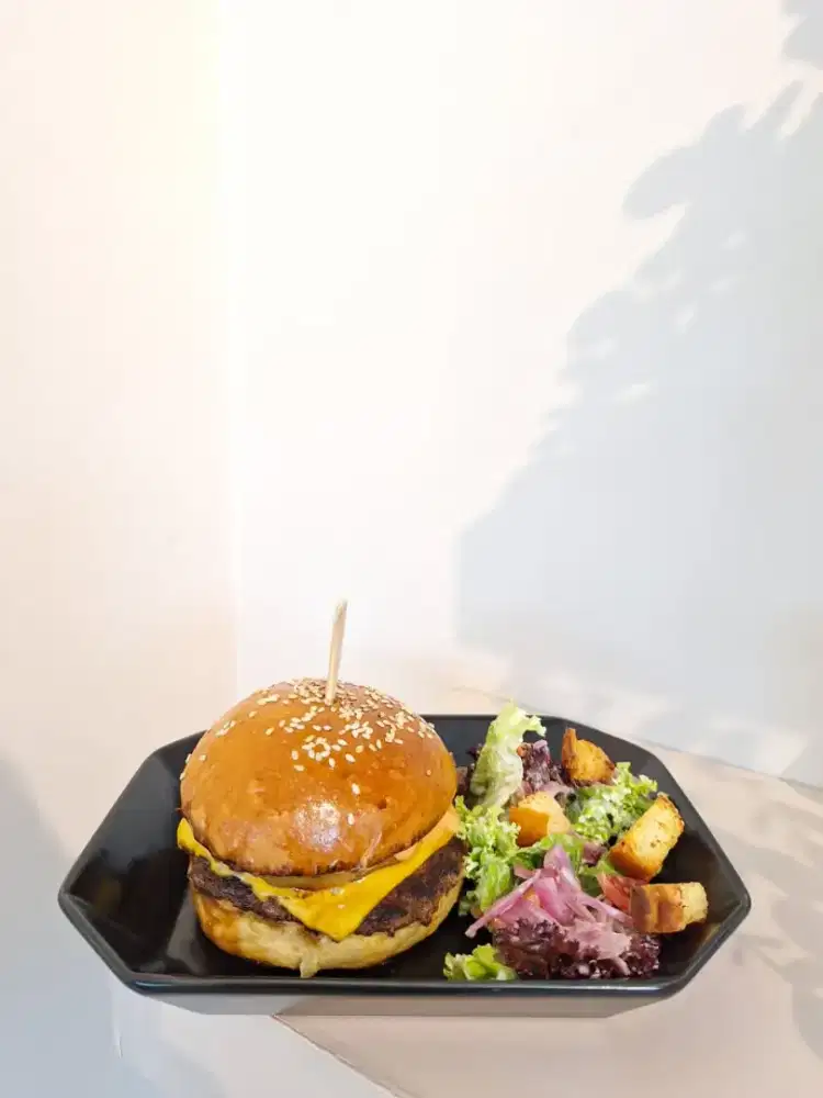Full Time Waitress di resto area Ruko Uptown Lippo Cikarang