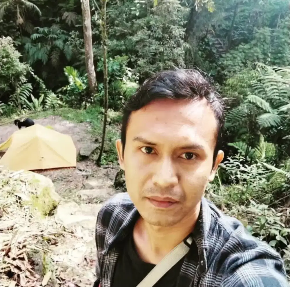 Mencari pekerjaan.