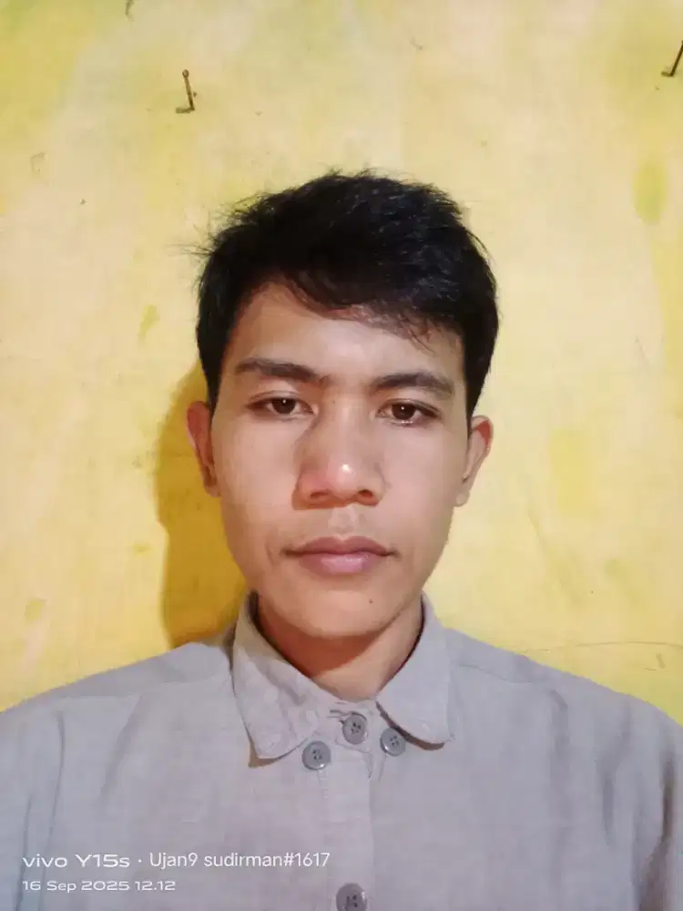 Mencari pekerjaan.