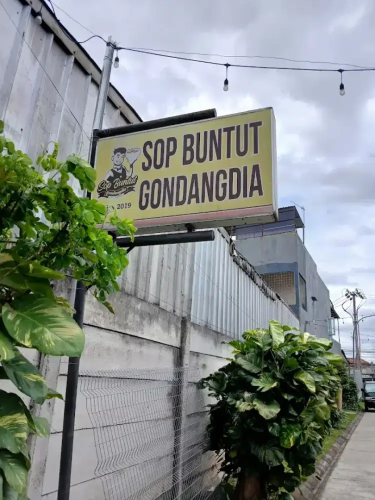 Dibutuhkan Crew Outlet Sop Buntut Pandu Raya Bogor