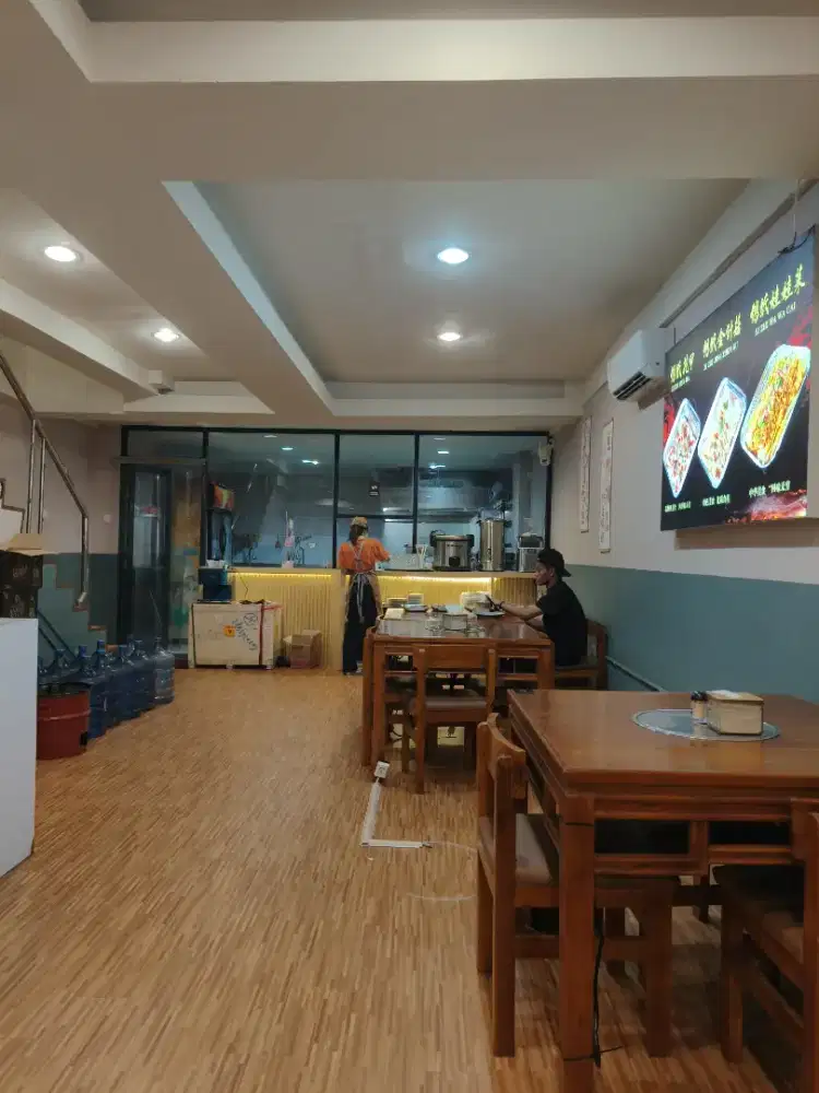 restorn pluit perlu waites dn chef bisa bakar sate