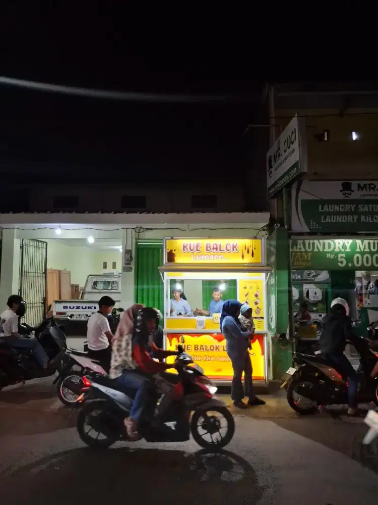 PENJAGA OUTLET KUE BALOK