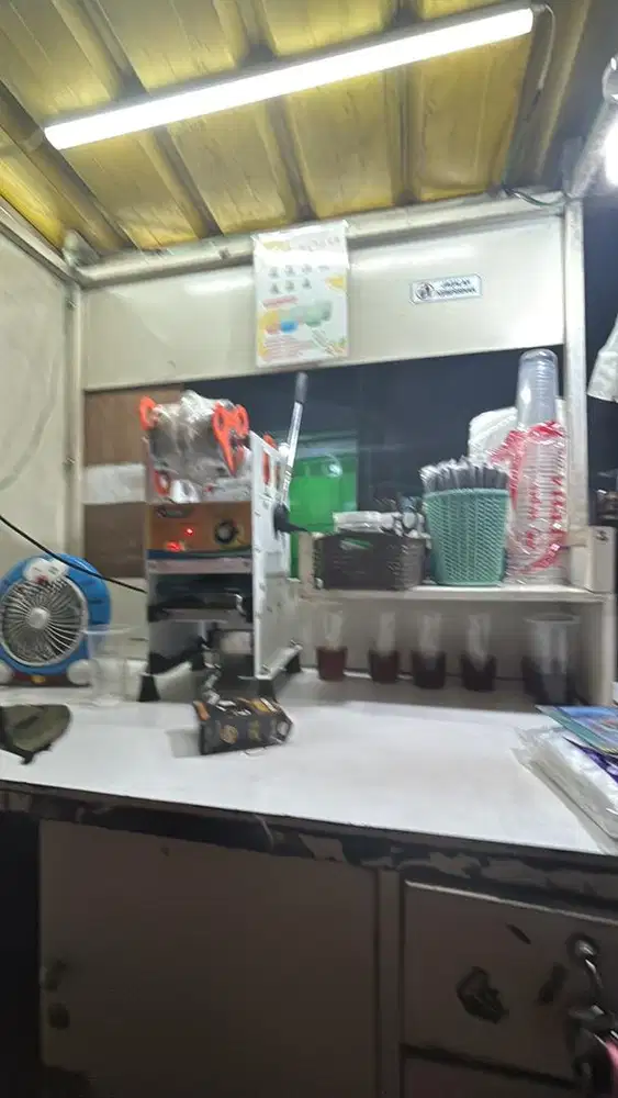 DICARI KARIAWAN ES TEH SOLO