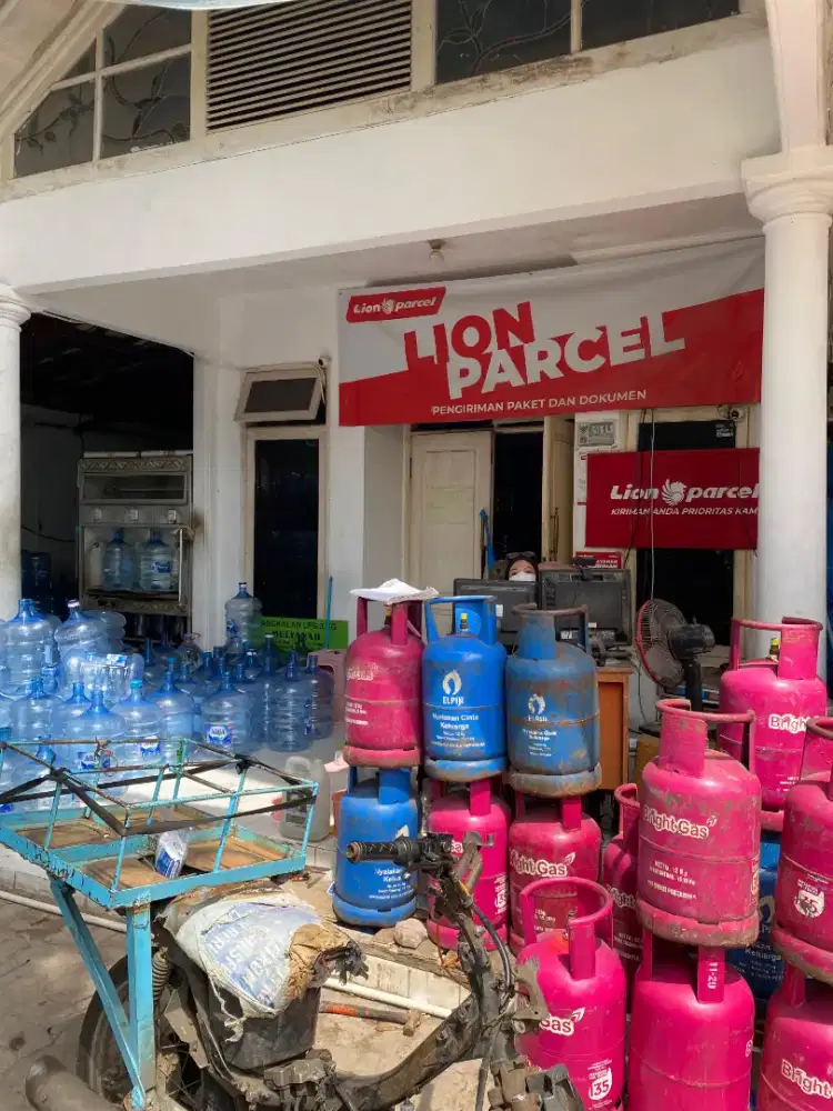 Di butuhkan karyawan galon pakai motor dan waiters cowo