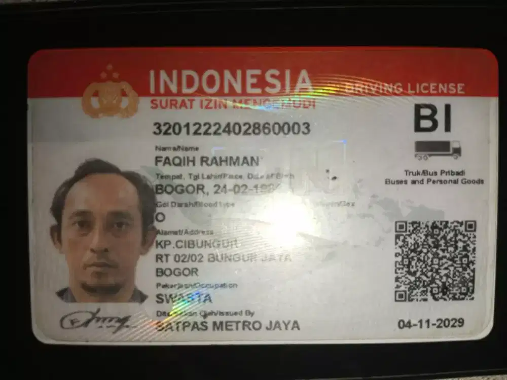 Mencari pekerjaan yang penting halal